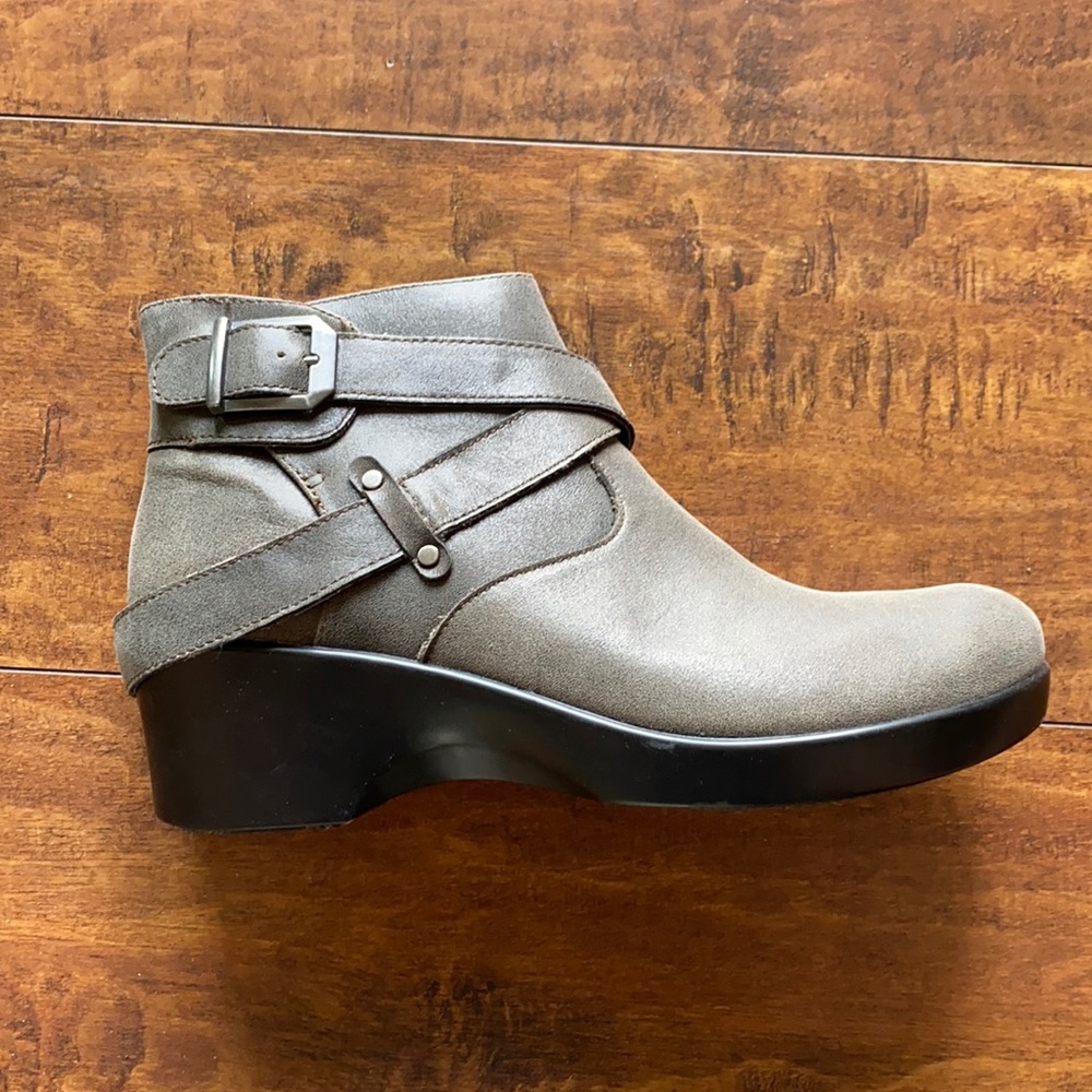 Alegria boots